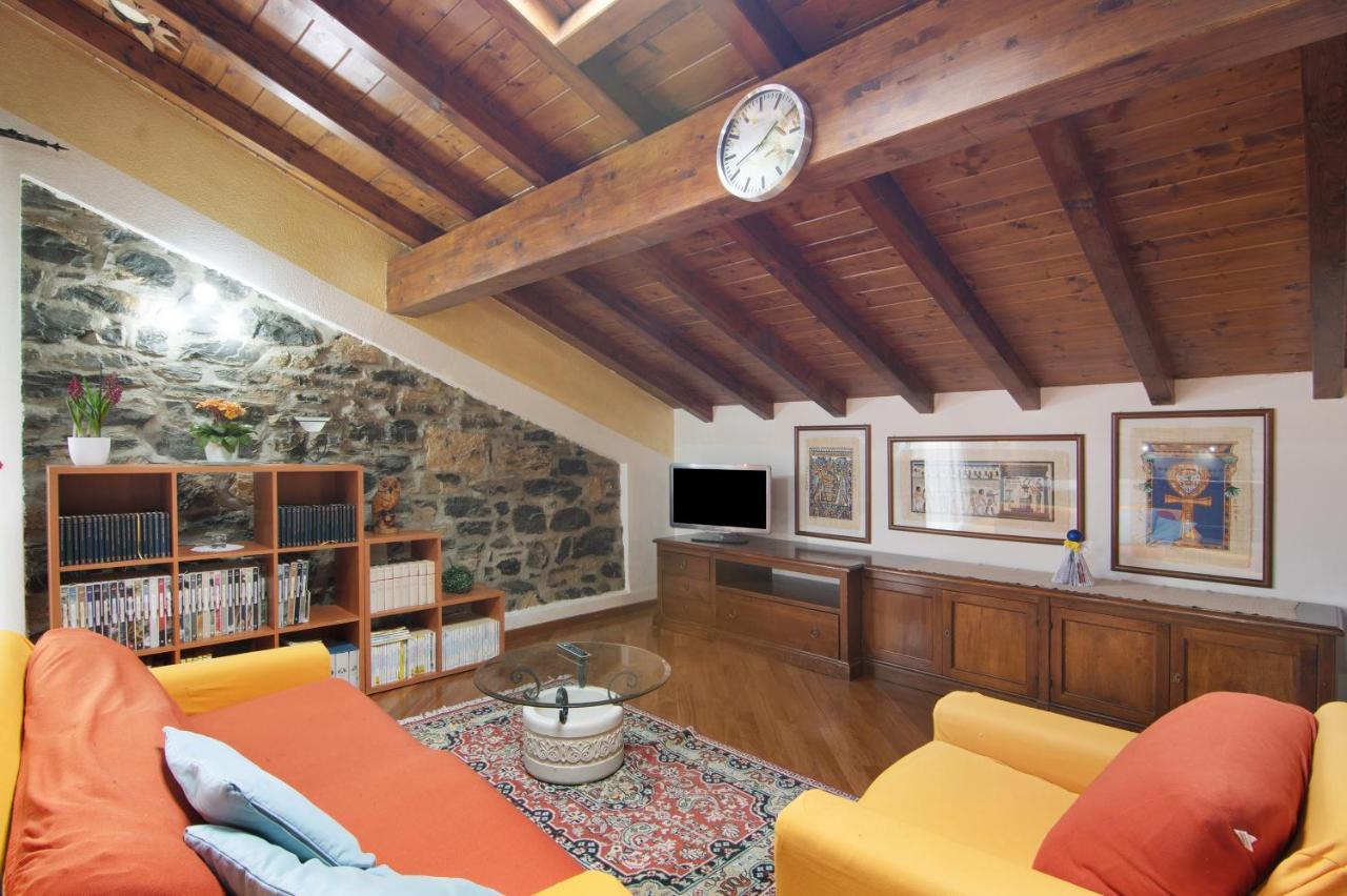 La Mansarda Di Eros E Tiziana Apartment Lanzo D'intelvi Bagian luar foto