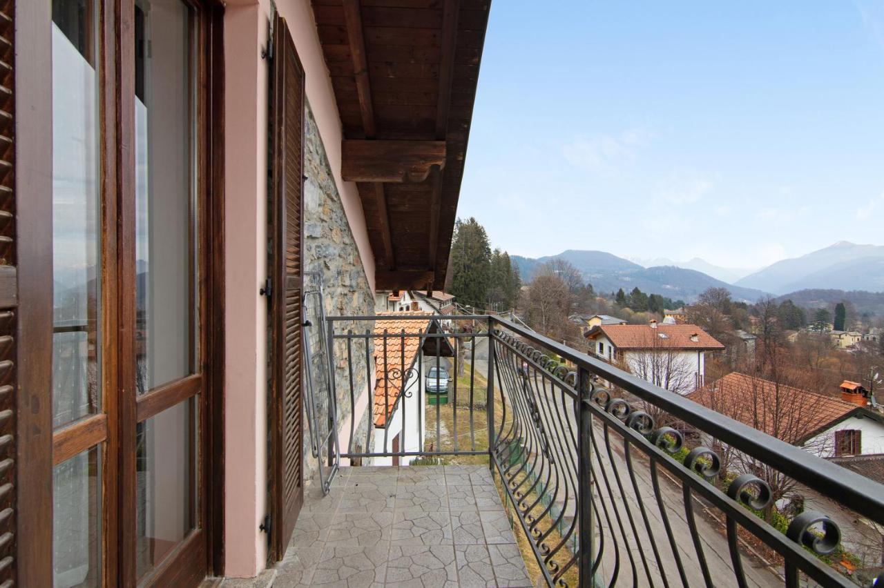 La Mansarda Di Eros E Tiziana Apartment Lanzo D'intelvi Bagian luar foto