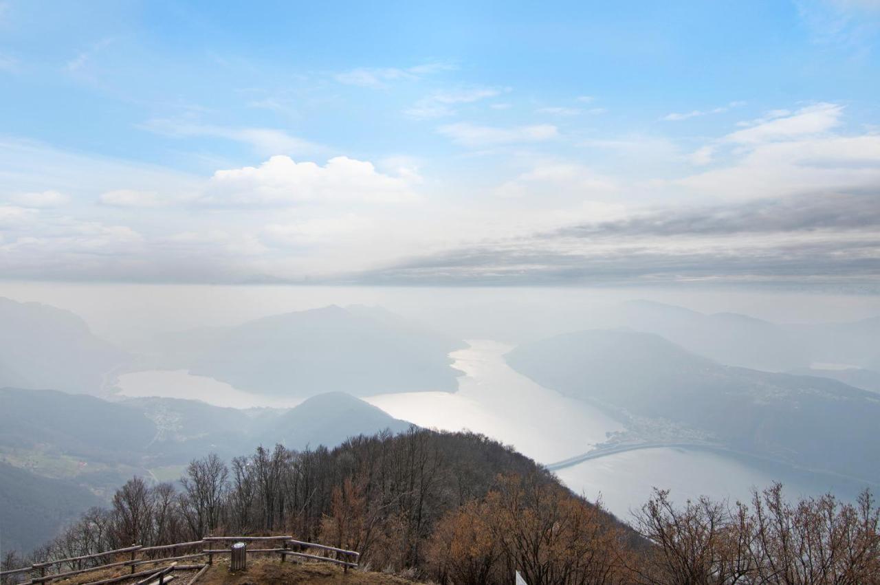 La Mansarda Di Eros E Tiziana Apartment Lanzo D'intelvi Bagian luar foto