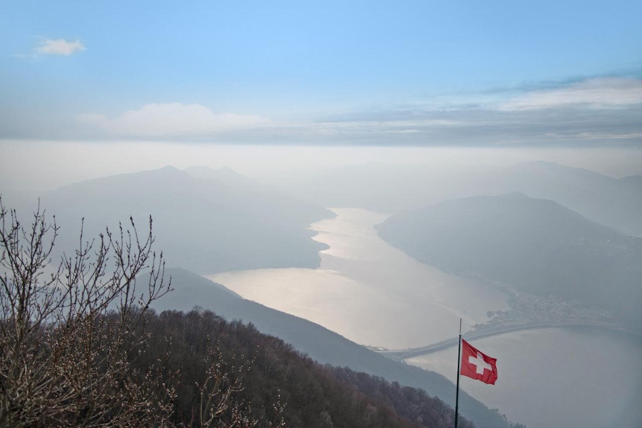 La Mansarda Di Eros E Tiziana Apartment Lanzo D'intelvi Bagian luar foto